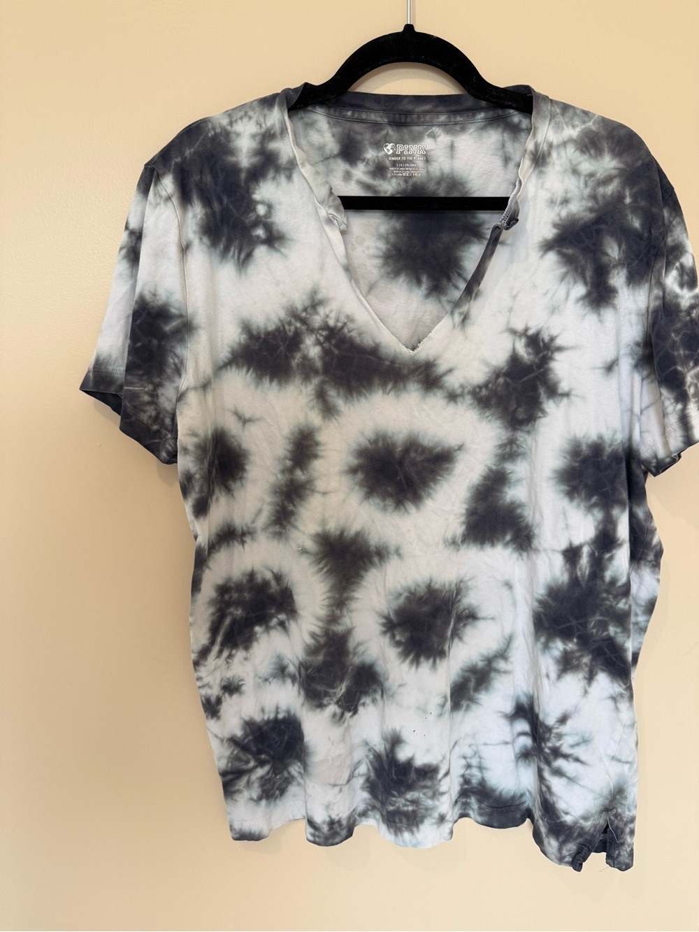 PINK Victoria's Secret Black and White Tie-Dye V-Neck Short Sleeve Top